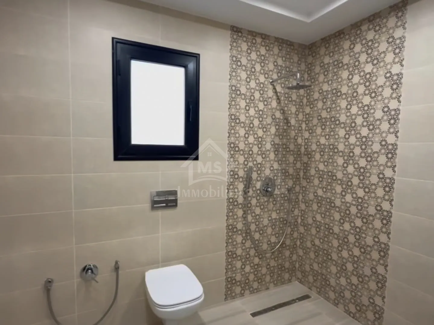 Villa S+4 toute neuve avec piscine à vendre à Hammamet Sud 51355351