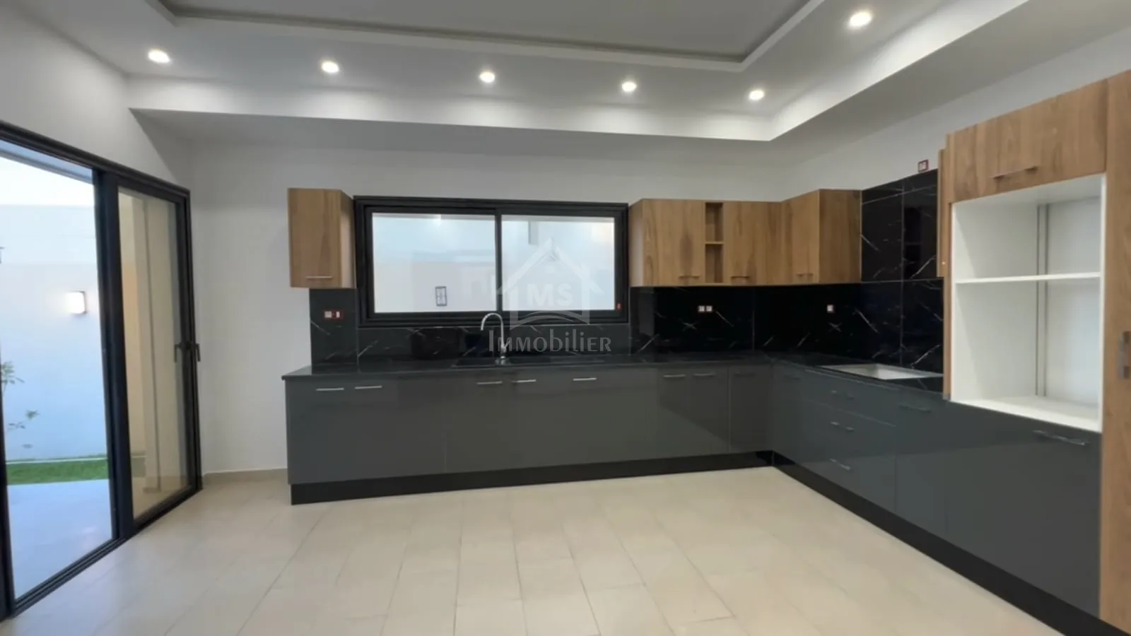 Villa S+4 toute neuve avec piscine à vendre à Hammamet Sud 51355351