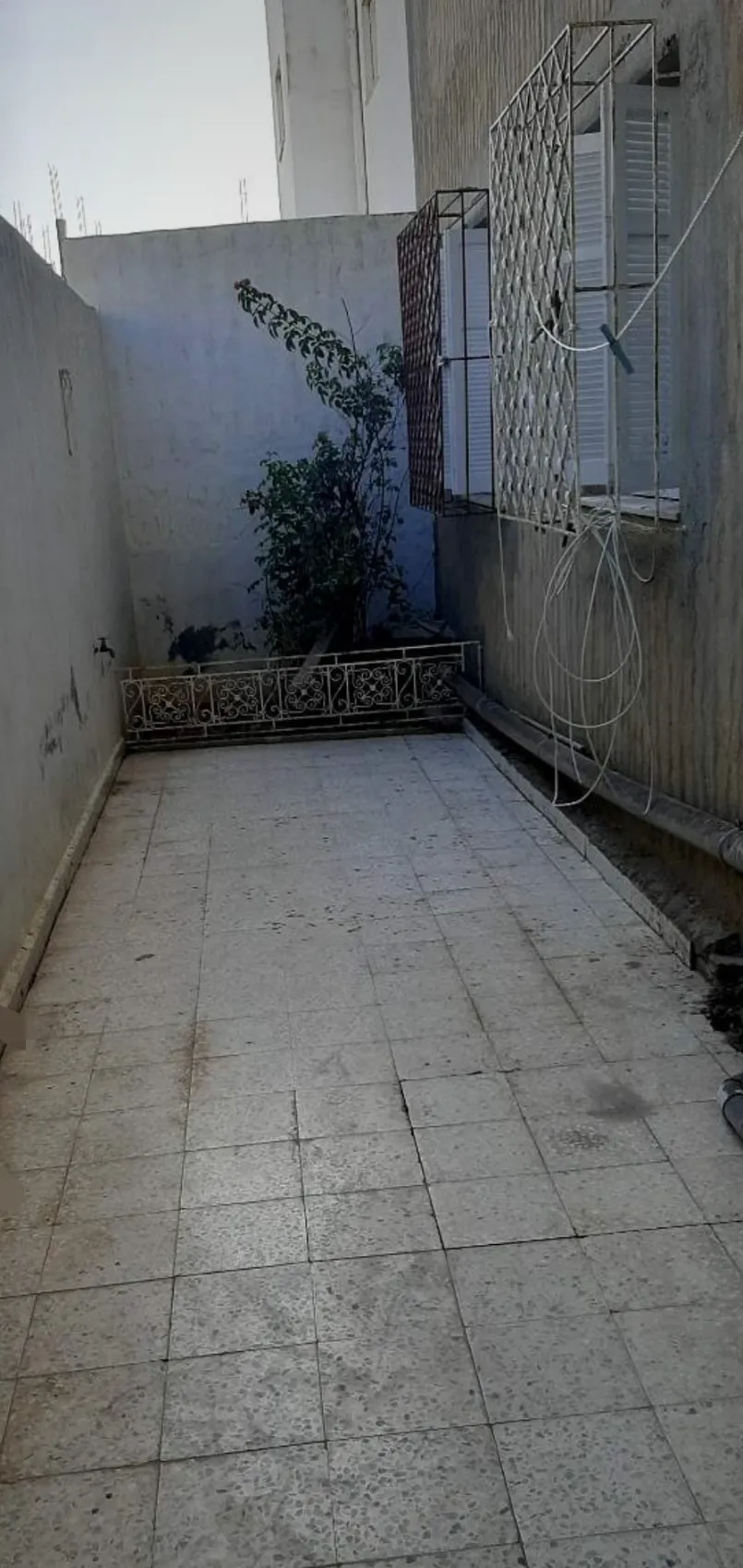 Location S2 vide Ă  Jardin D'El Menzah 1