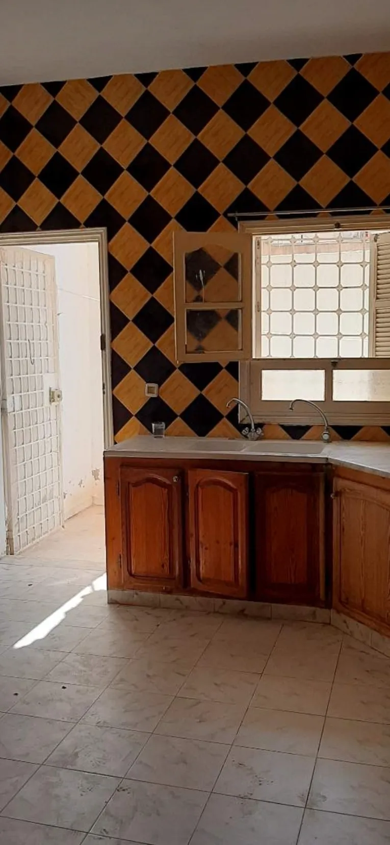 Location S2 vide Ă  Jardin D'El Menzah 1