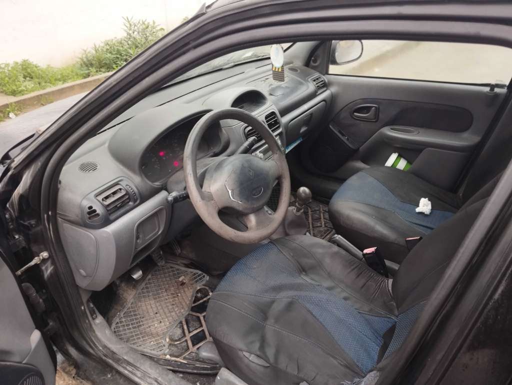 Clio bombé câble a vendre