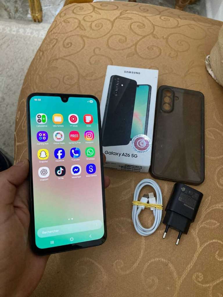 samsung a26  5g très propre 

ram 6g

stockage 128g 

