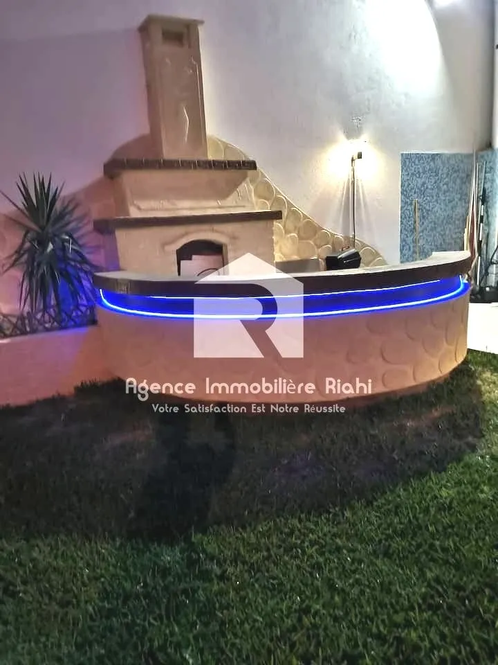 À LOUER (Court Durée) – Appartement S+2 / S+3 avec Piscine à Chatt Meriem, près de l’Hôtel Targui
