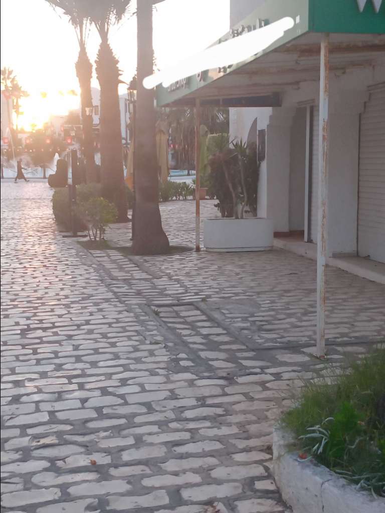 a vendre local port kantaoui. 98276558