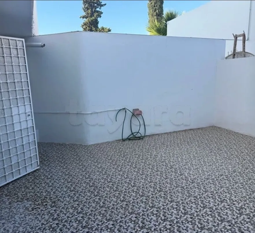 Location S3 vide à El Menzah 5