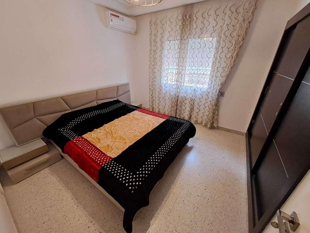 Particulier L S4 meublé Neuf Cité wahat à l'année