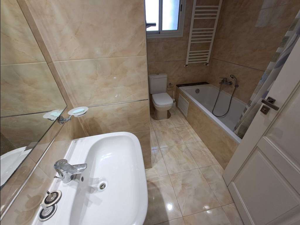 Particulier L S4 meublé Neuf Cité wahat à l'année