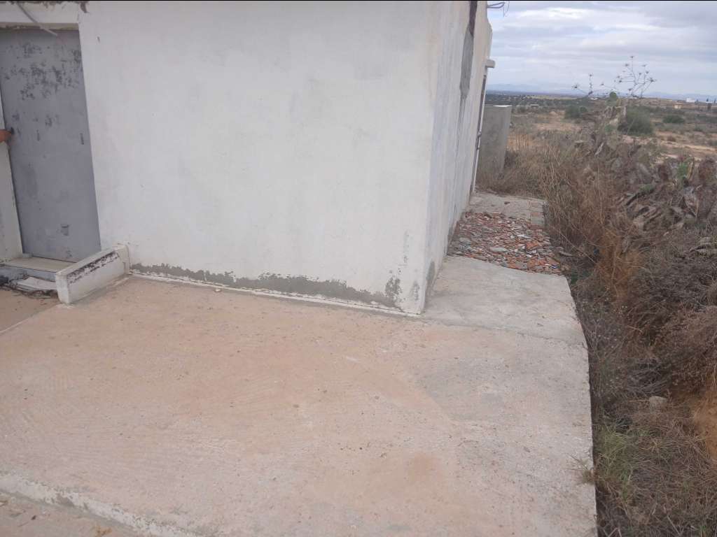 A vendre terrain superficie 3650 m² situé  a kalla kbira sur l'autoroute Premier Position