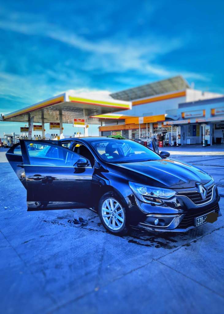 Megane 4 sedan ( voiture de direction )