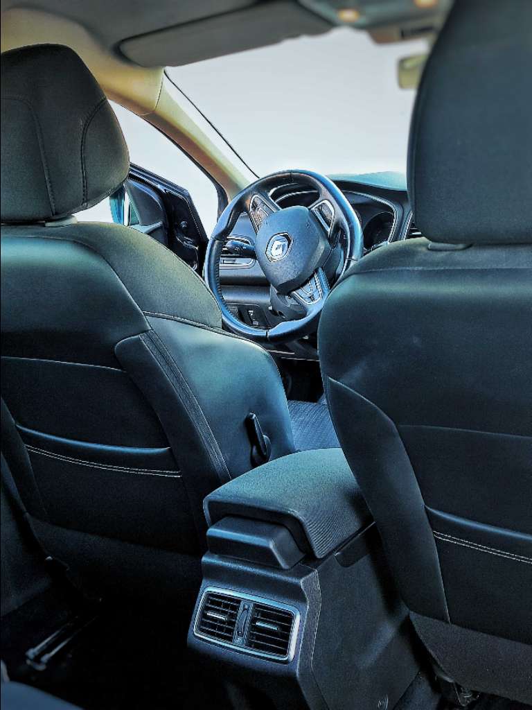 Megane 4 sedan ( voiture de direction )