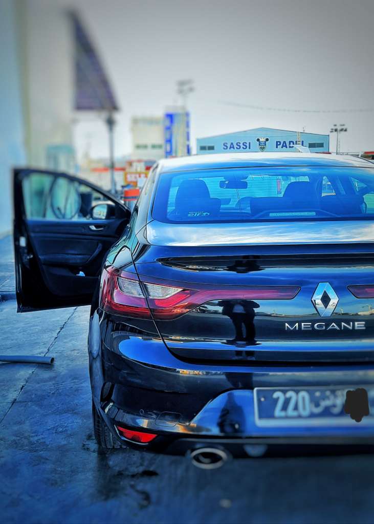 Megane 4 sedan ( voiture de direction )