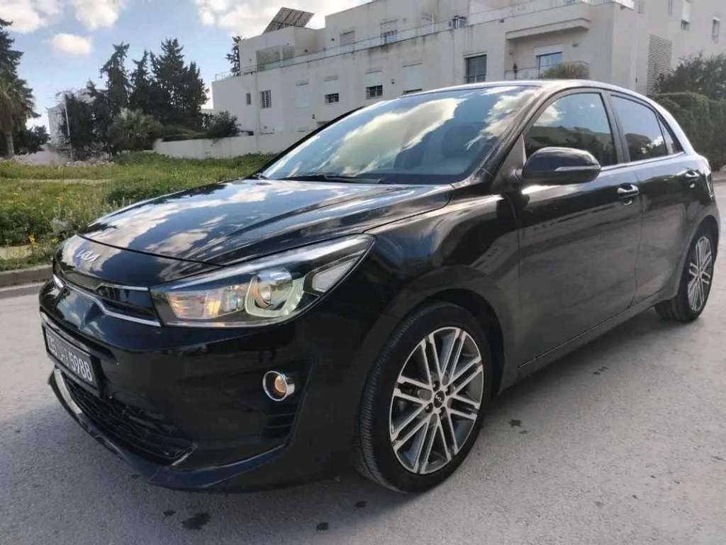 KIA RIO PRESTIGE PREMIÈRE MAIN EN TRÈS BON ÉTAT