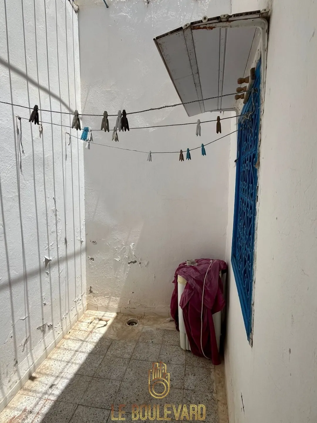 a vendre maison S+2 à rond point sultan , Hammamet Nord 