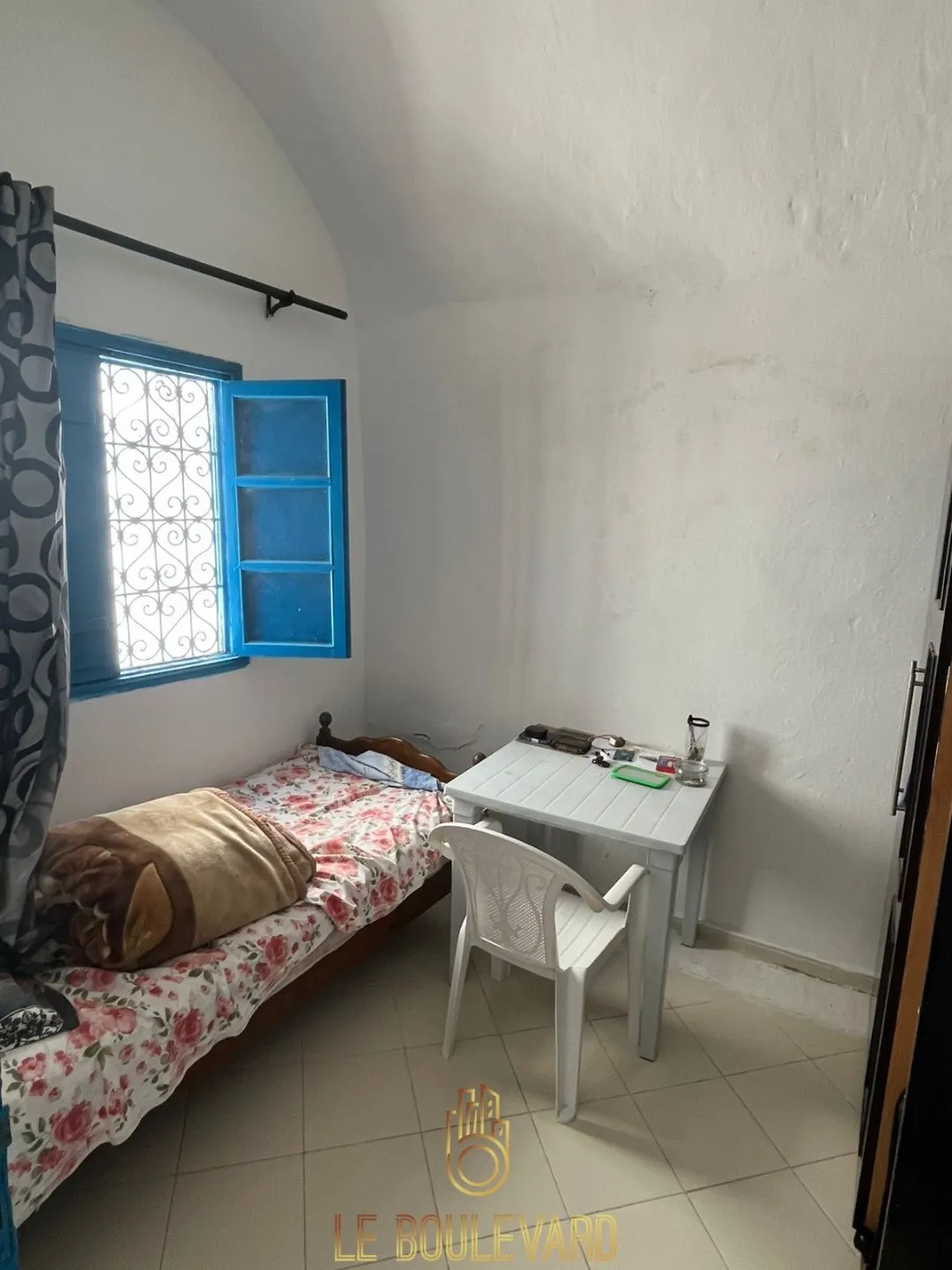 a vendre maison S+2 à rond point sultan , Hammamet Nord 