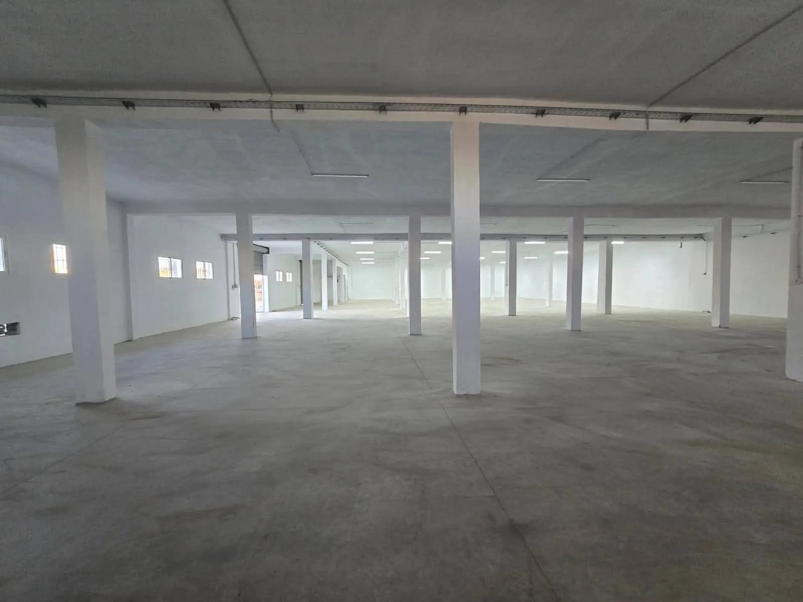 Opportunité "Avendre 3 local individuel 7000m2  sur la route principale sousse monastir