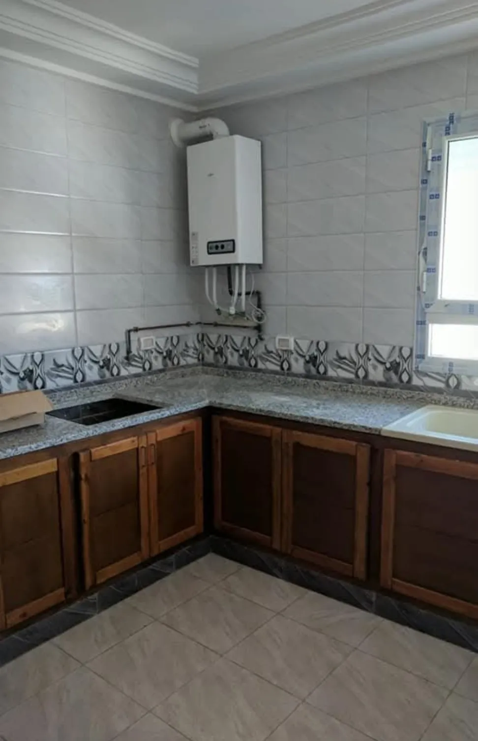 Location S2 vide à La Soukra