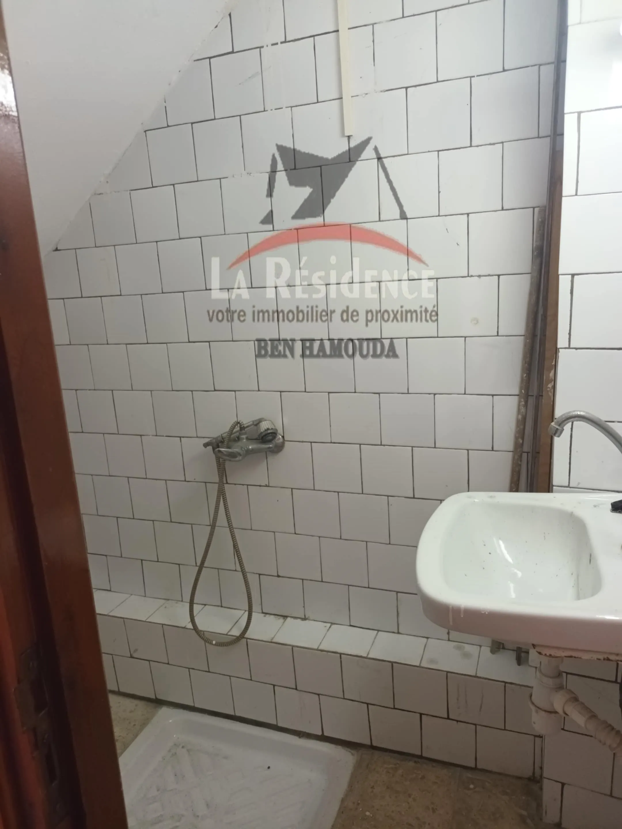 à vendre un studio et une maison à Bizerte 