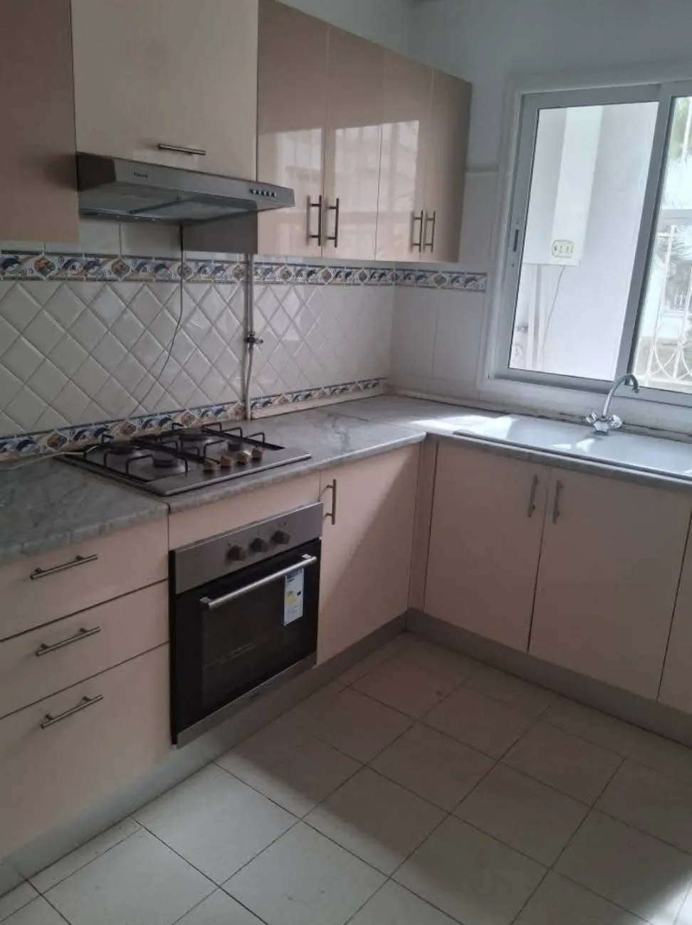 Location S3 vide à La Soukra