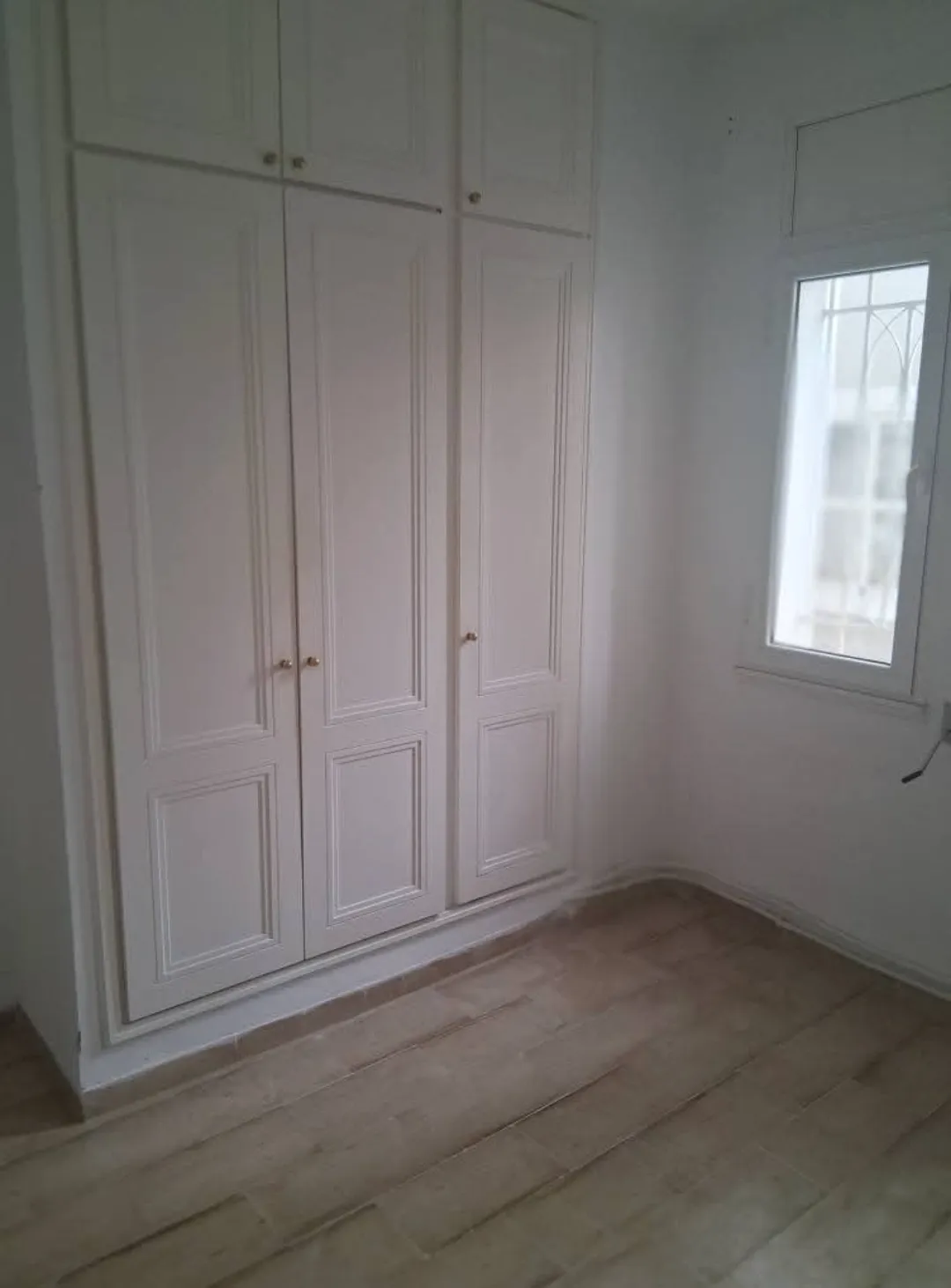 Location S3 vide à La Soukra
