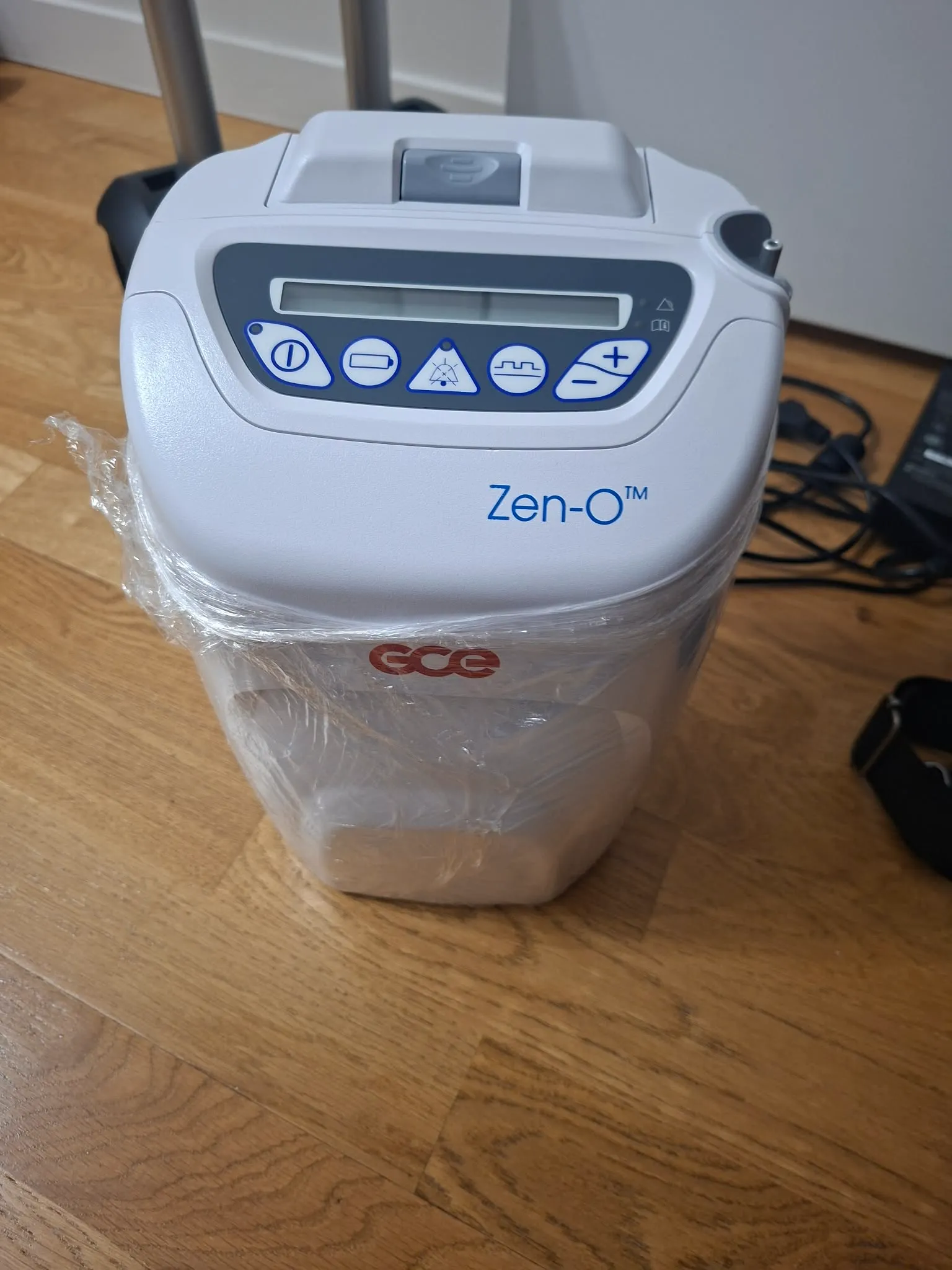 concentrateur d'oxygène portable de marque GCE Medical — Modèle Zen-O (référence RS-00500) neuf jamais servis