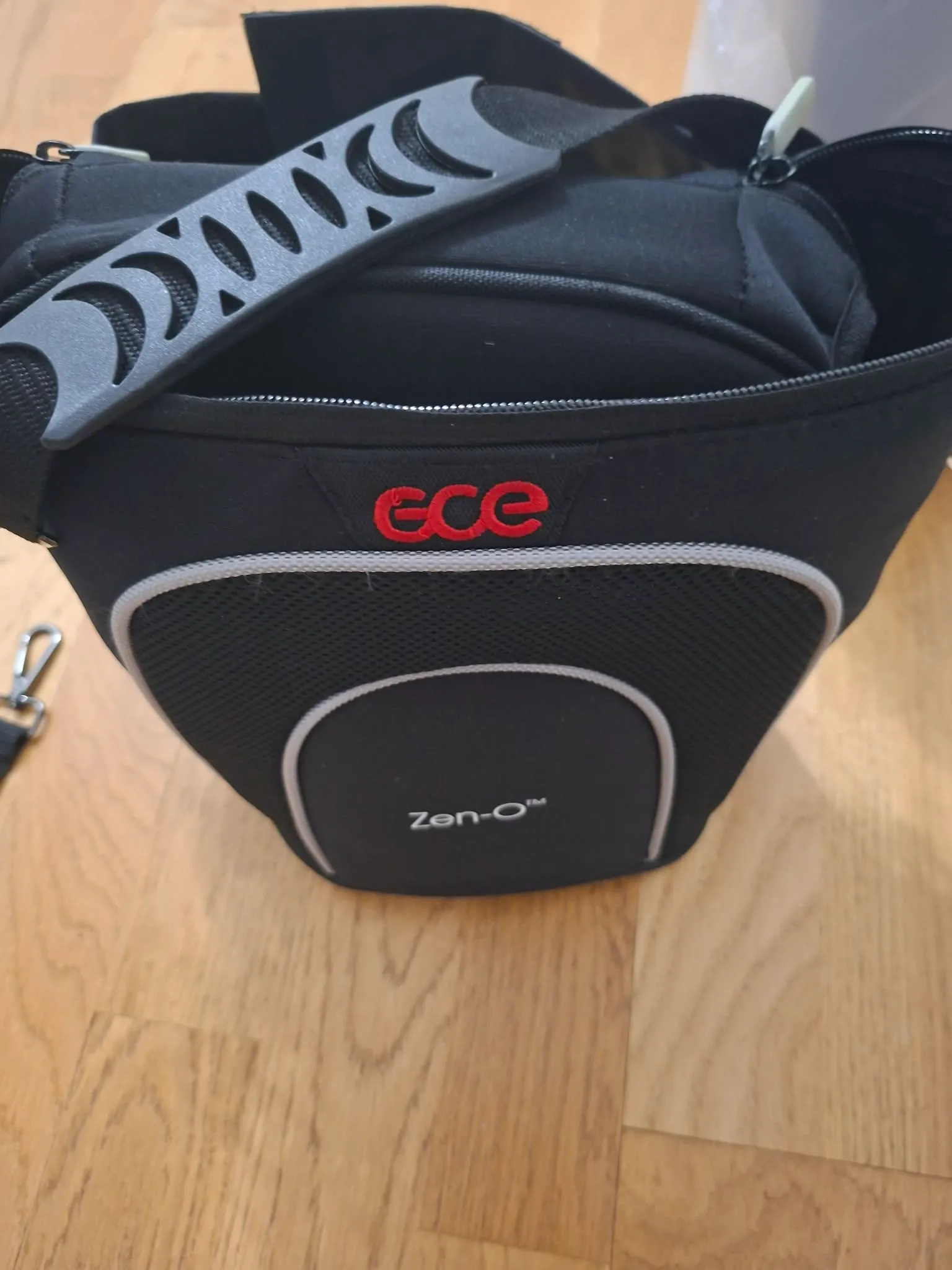 concentrateur d'oxygène portable de marque GCE Medical — Modèle Zen-O (référence RS-00500) neuf jamais servis