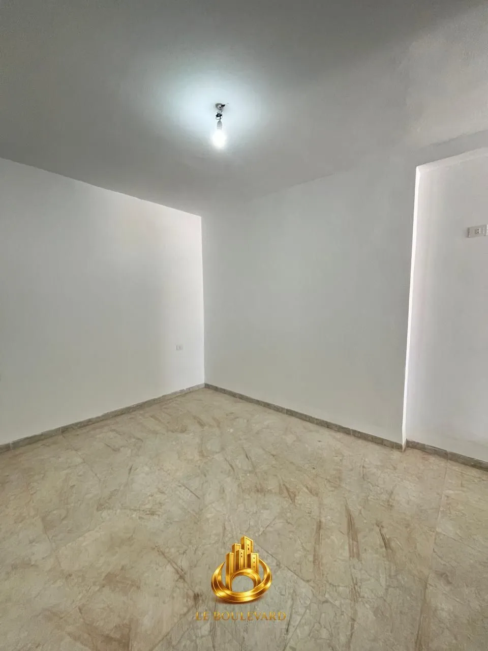 A Louer Appartement S+4 Vide Au 2ᵉ étage, Situé Au Centre-ville De Nabeul