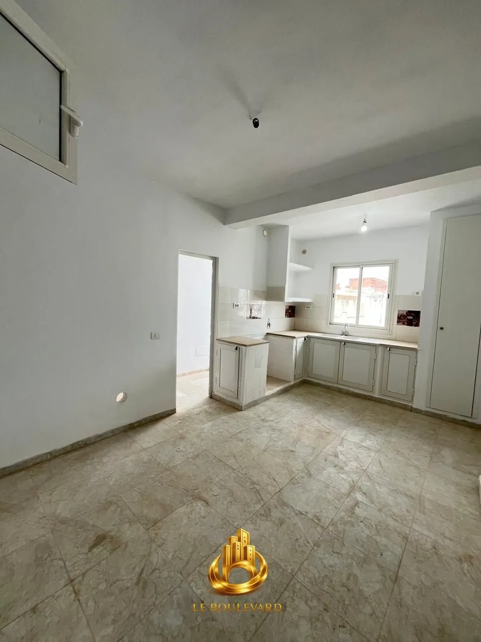 A Louer Appartement S+4 Vide Au 2ᵉ étage, Situé Au Centre-ville De Nabeul