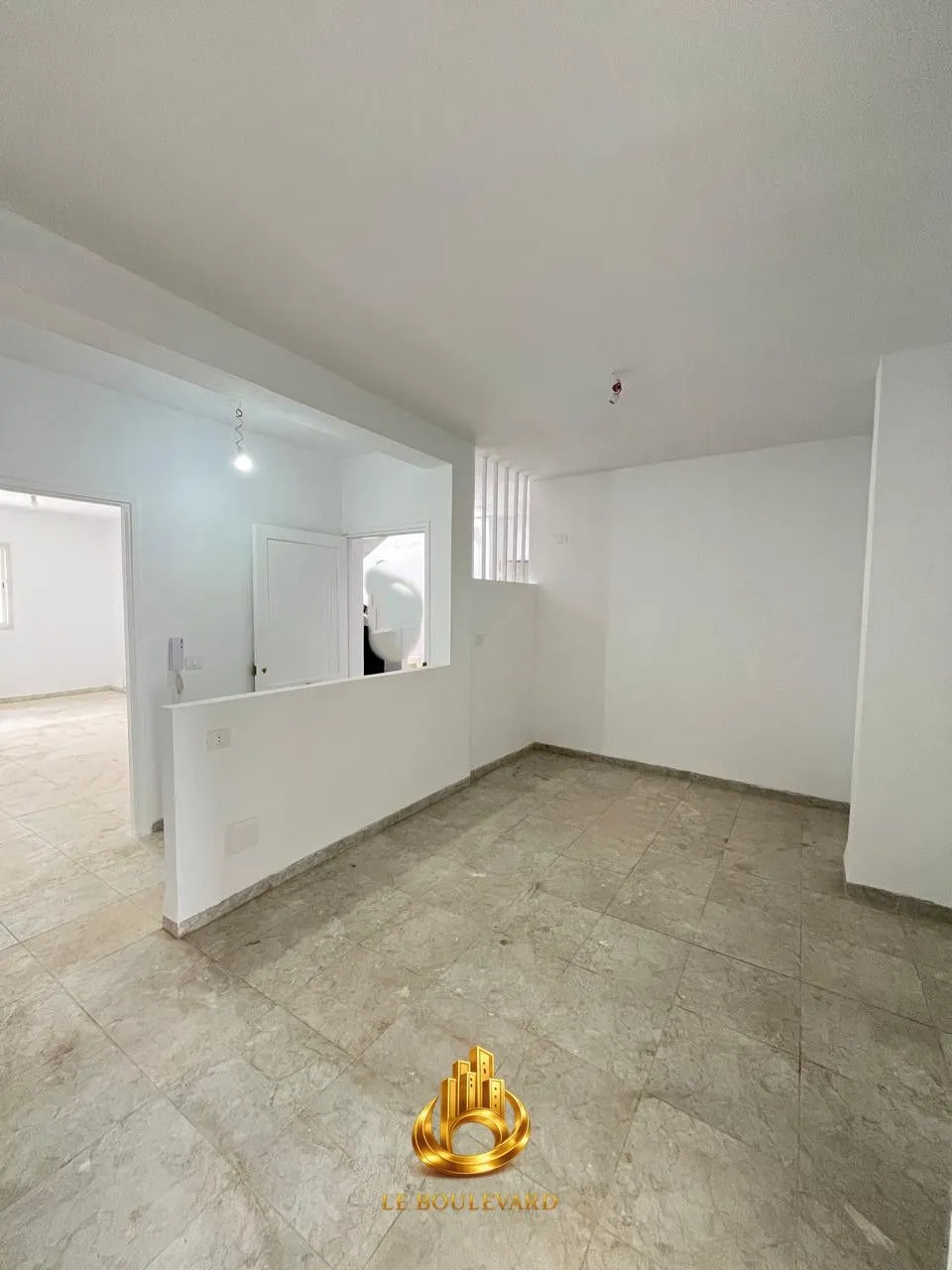 A Louer Appartement S+4 Vide Au 2ᵉ étage, Situé Au Centre-ville De Nabeul