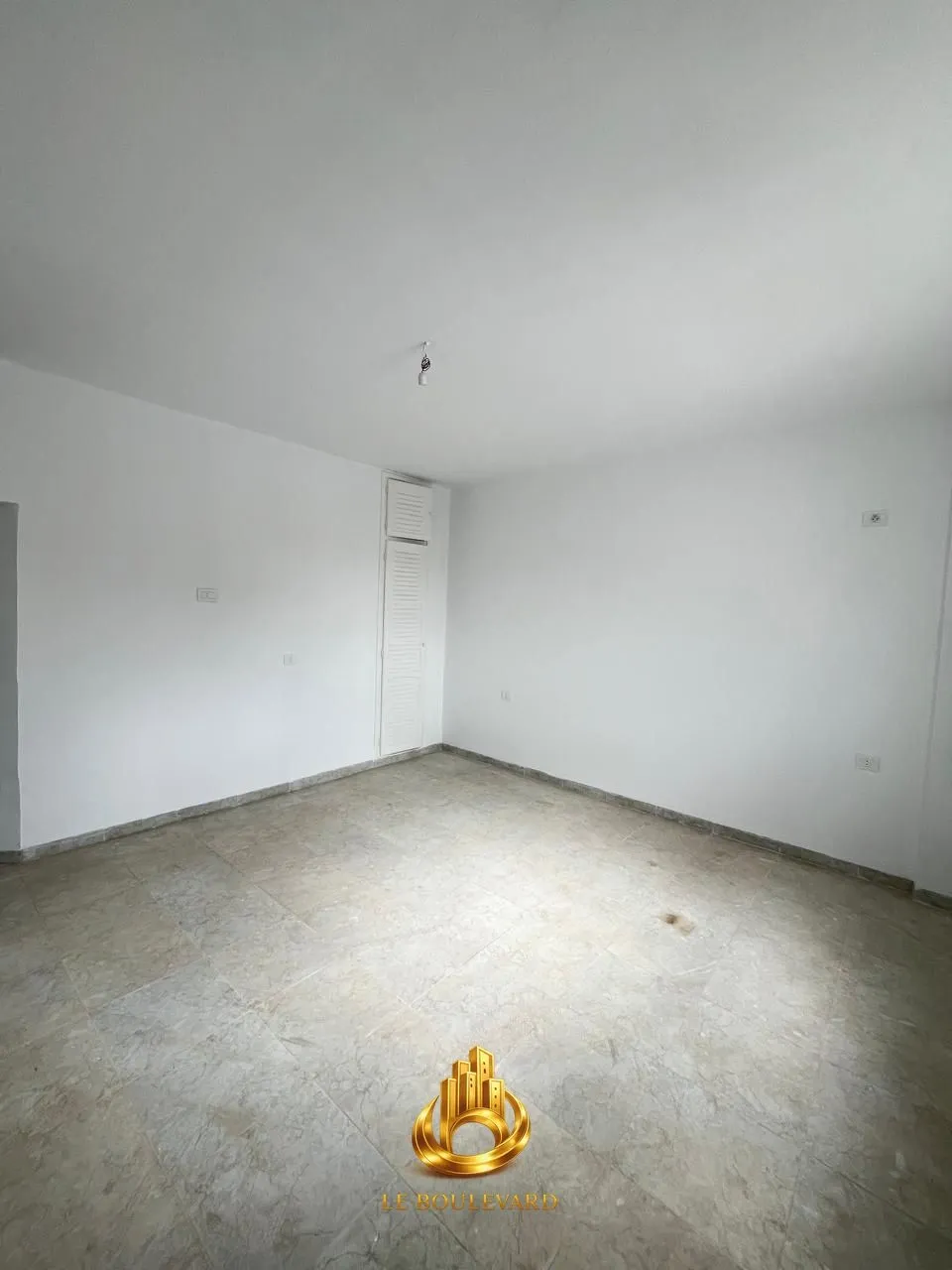 A Louer Appartement S+4 Vide Au 2ᵉ étage, Situé Au Centre-ville De Nabeul