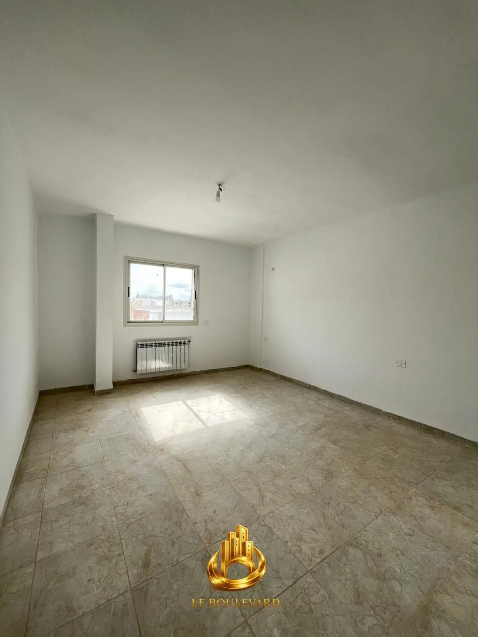 A Louer Appartement S+4 Vide Au 2ᵉ étage, Situé Au Centre-ville De Nabeul