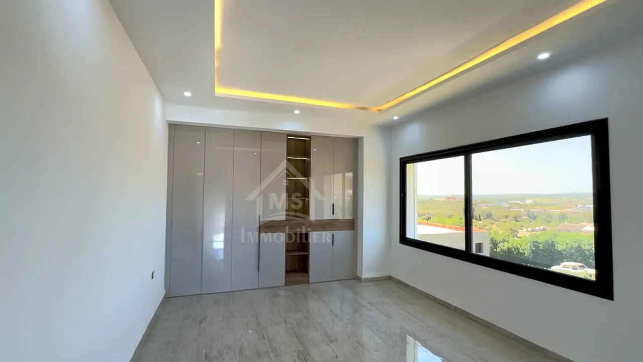 Villa S+4 toute neuve avec grand jardin à vendre à Hammamet Sud 51355351
