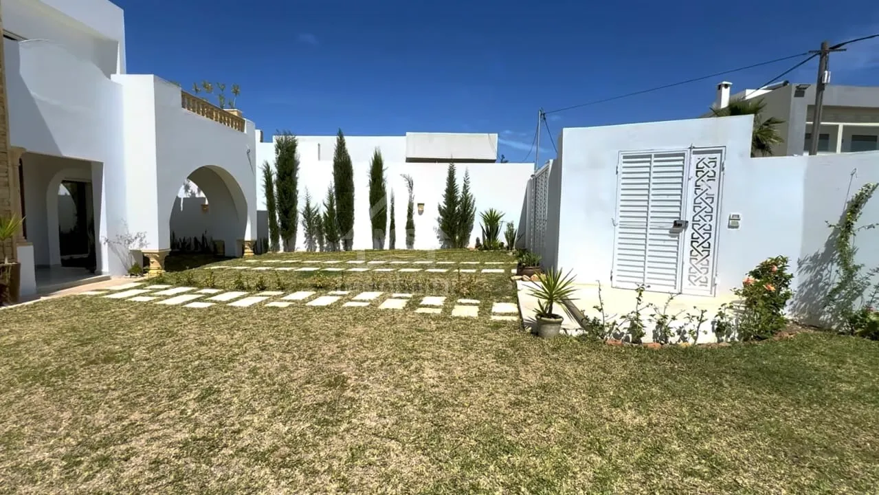Villa S+4 toute neuve avec grand jardin à vendre à Hammamet Sud 51355351