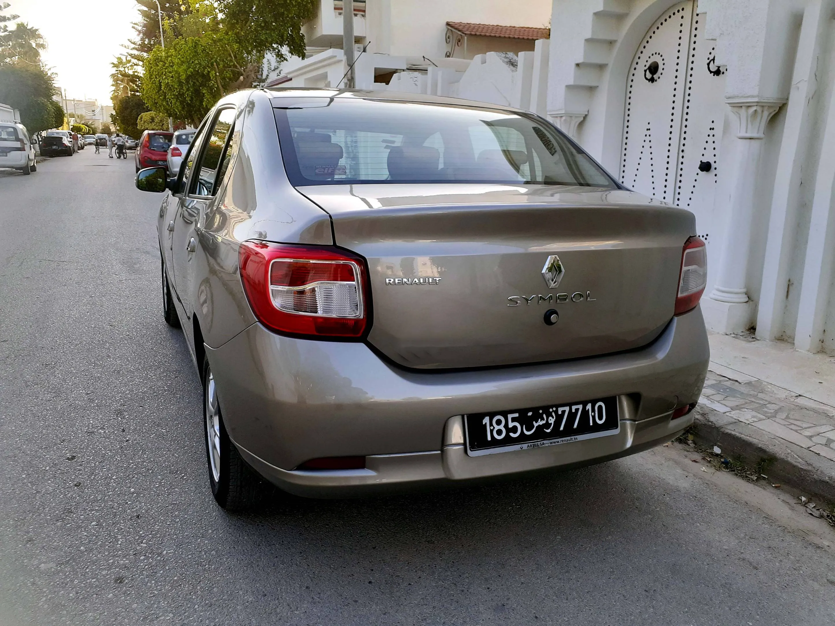 Renault symbol Élégance première main tu 185