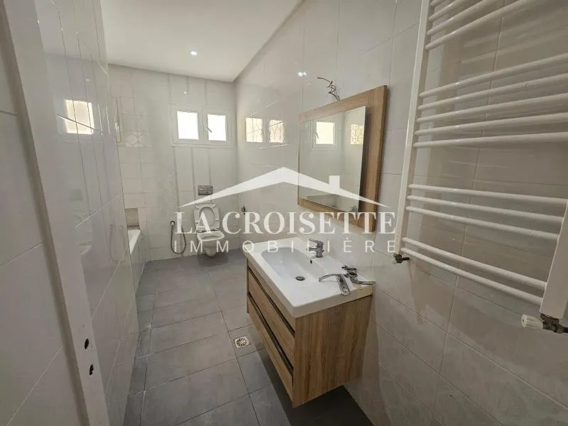Villa S+4 à La Soukra MVL1005