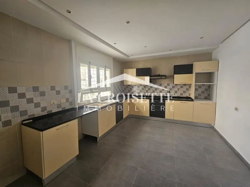 Villa S+4 à La Soukra MVL1005