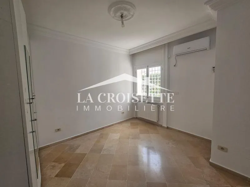 Villa S+4 à La Soukra MVL1005