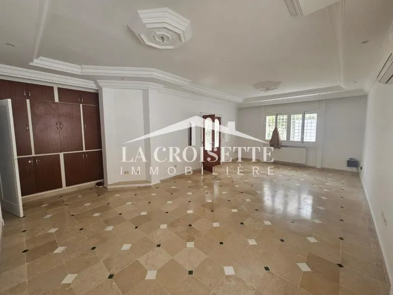 Villa S+4 à La Soukra MVL1005
