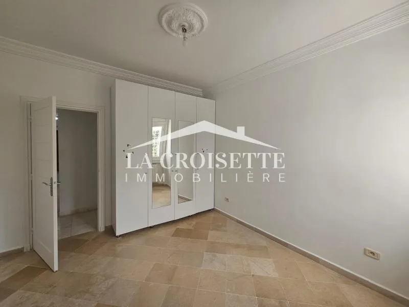 Villa S+4 à La Soukra MVL1005