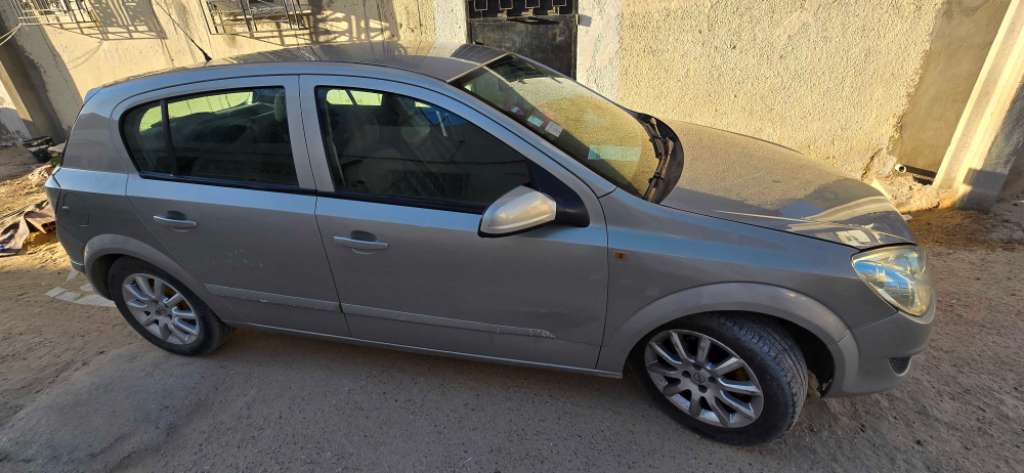 Opel astra h essence