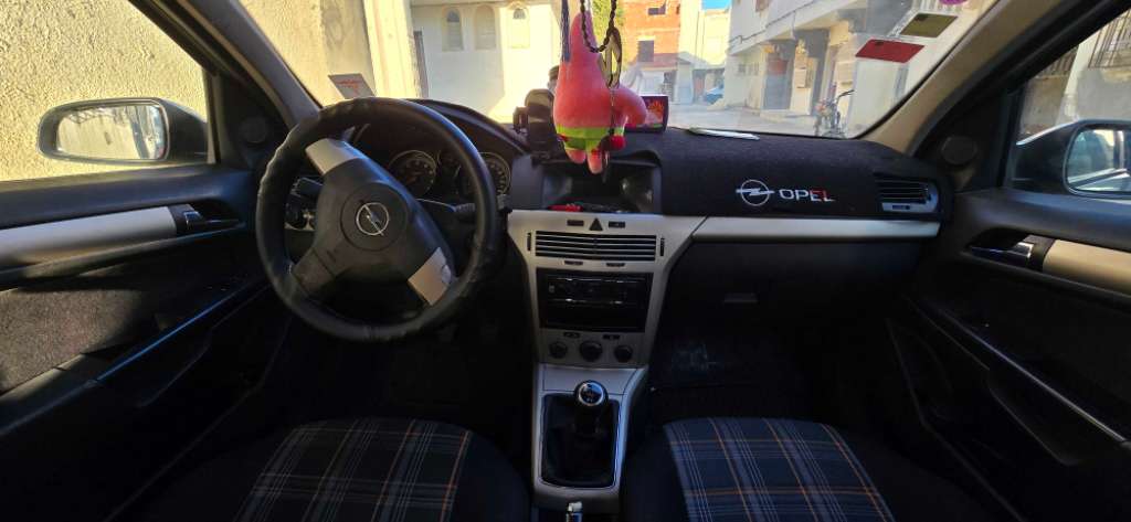 Opel astra h essence