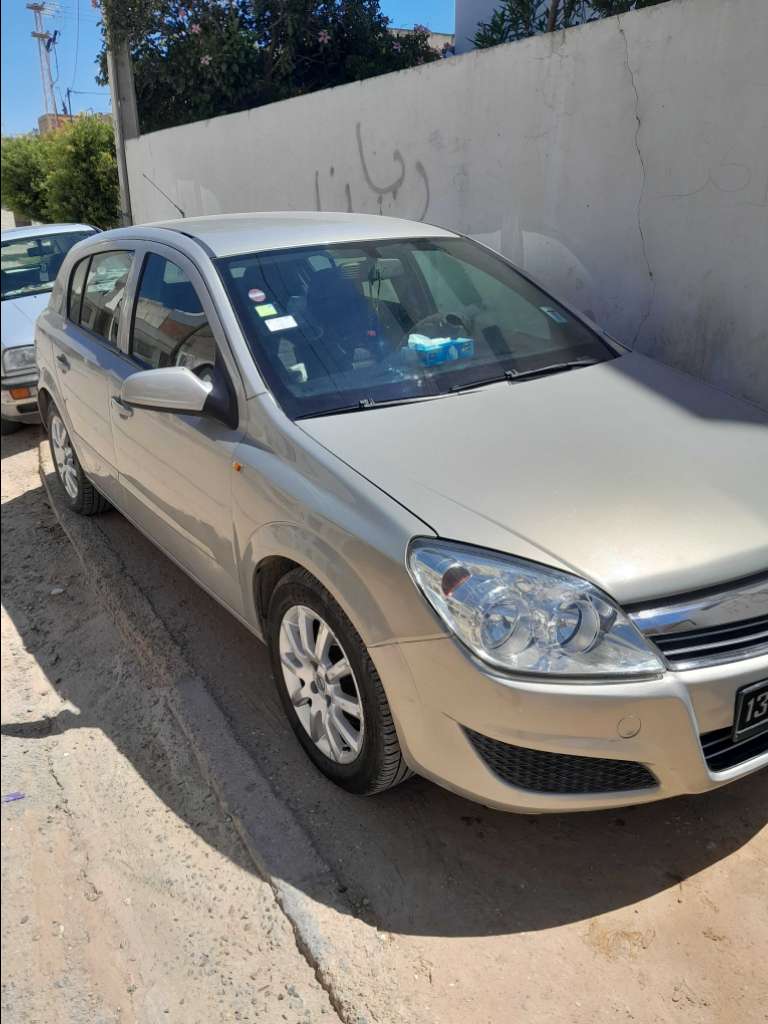 Opel astra h essence