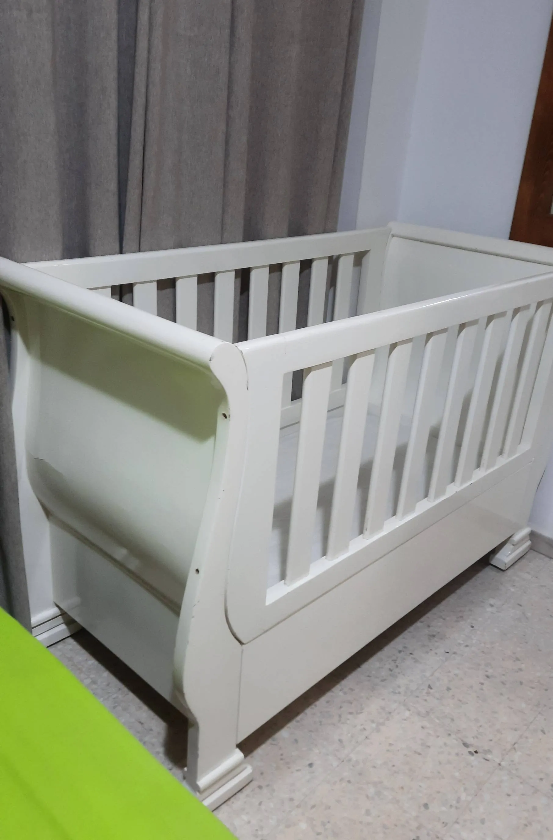 Lit bébé 0-4 ans + matelas orthopédique sans ressort