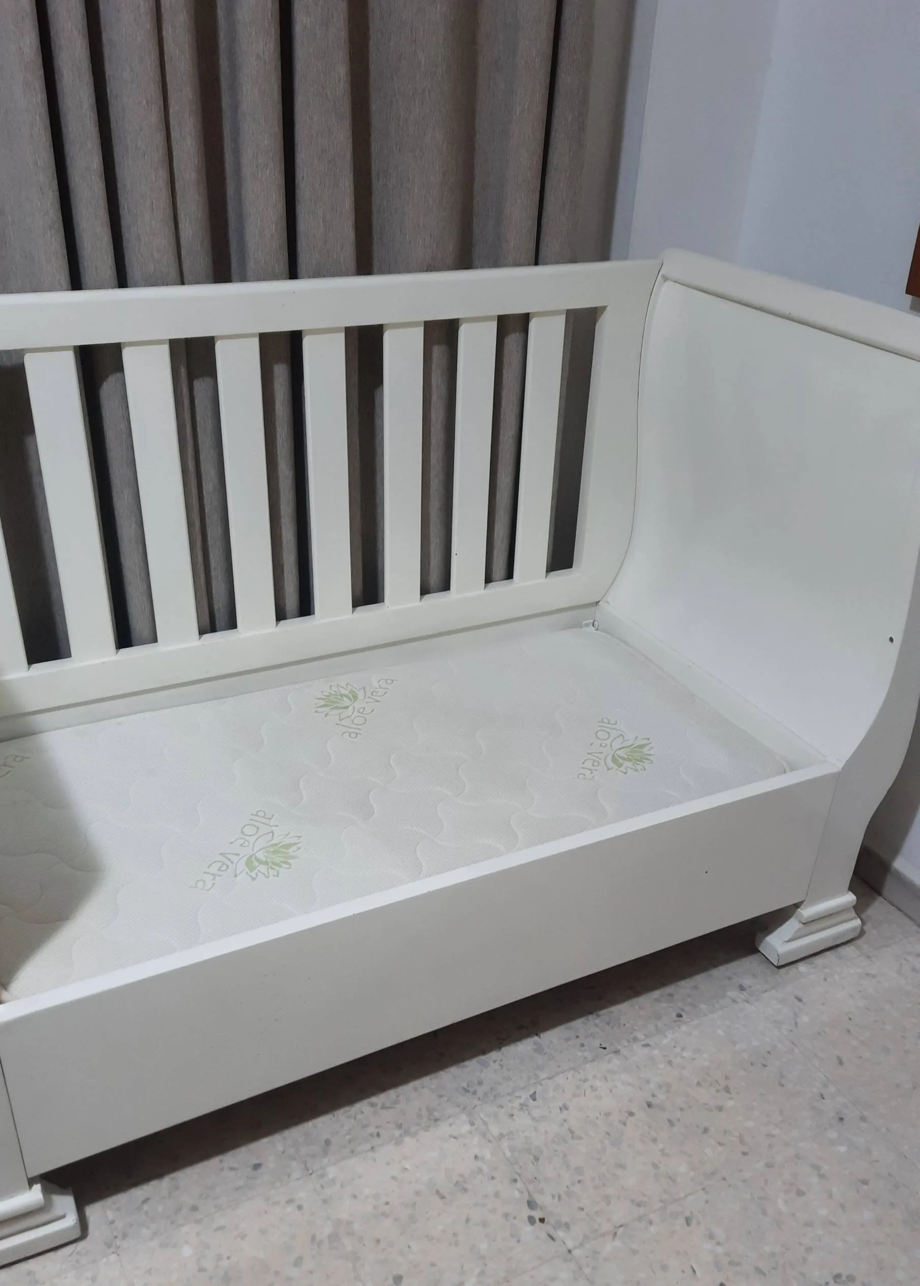 Lit bébé 0-4 ans + matelas orthopédique sans ressort