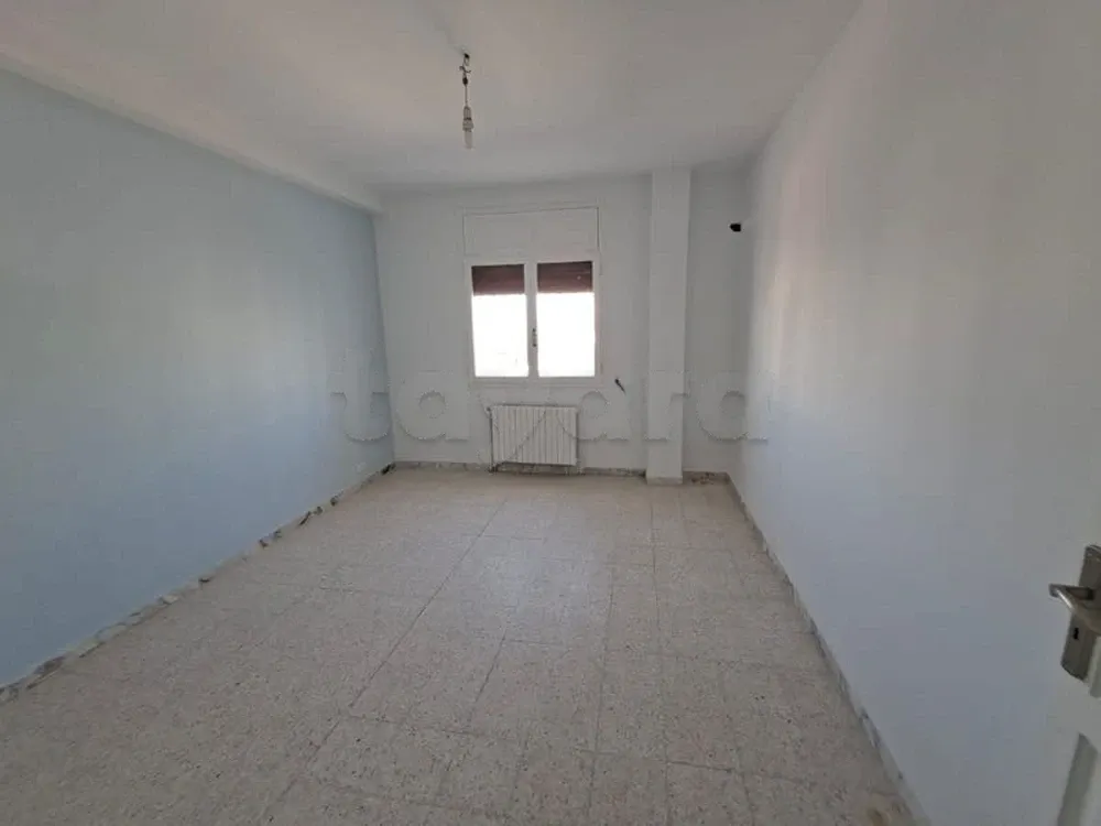 un appartement s+3 vide au 2éme étage(sans ascenseur)a louer a manzah 9b prés de clinique l'espoir