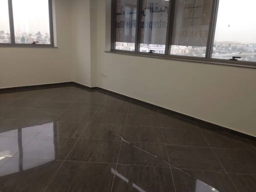 Super bureau Hall plus 4 hs au Centre urbain nord