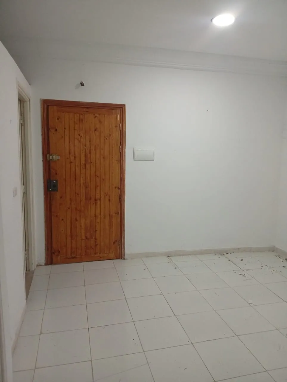 un bureau s+3 au rdc a louer situé a Manar 2 En face Colisée Soula