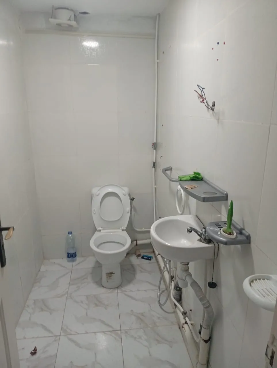 un bureau s+3 au rdc a louer situé a Manar 2 En face Colisée Soula