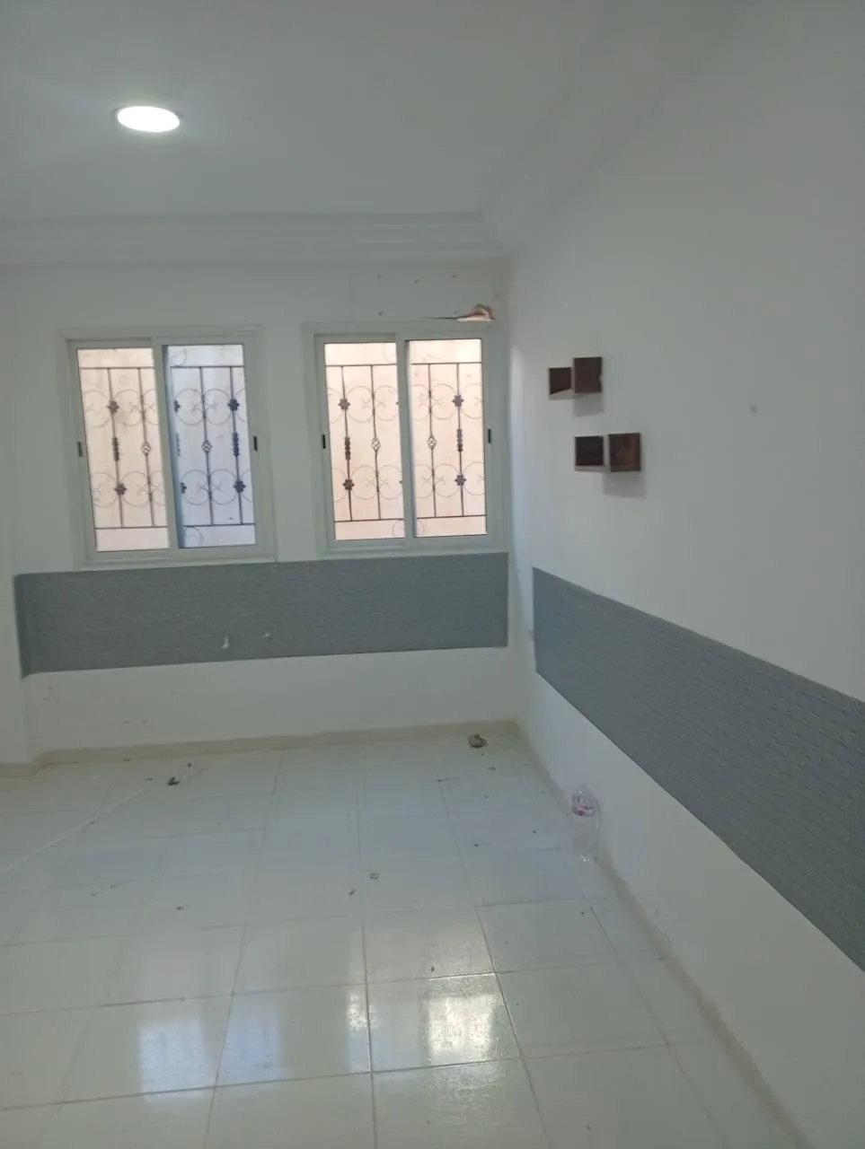 un bureau s+3 au rdc a louer situé a Manar 2 En face Colisée Soula