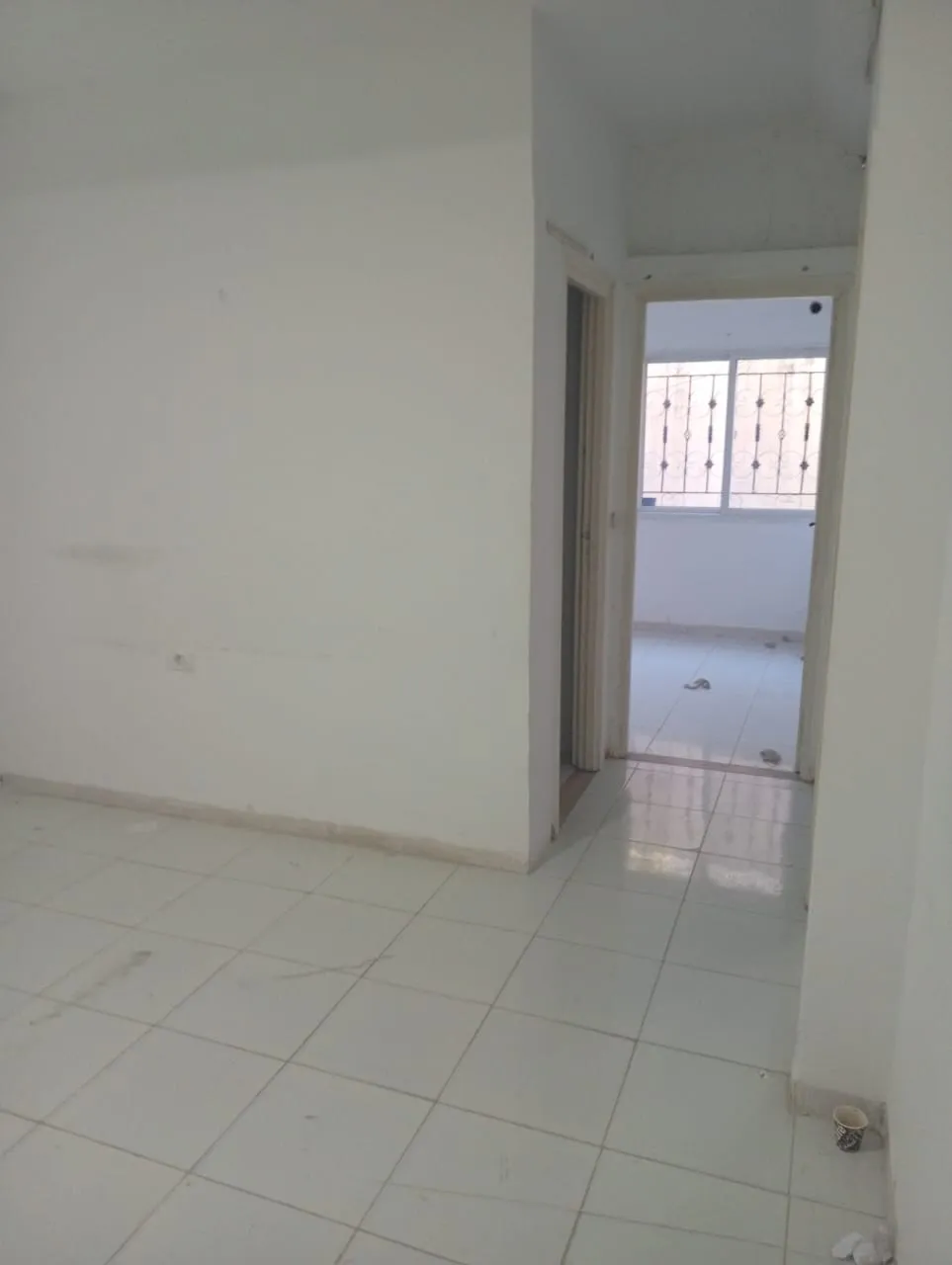 un bureau s+3 au rdc a louer situé a Manar 2 En face Colisée Soula