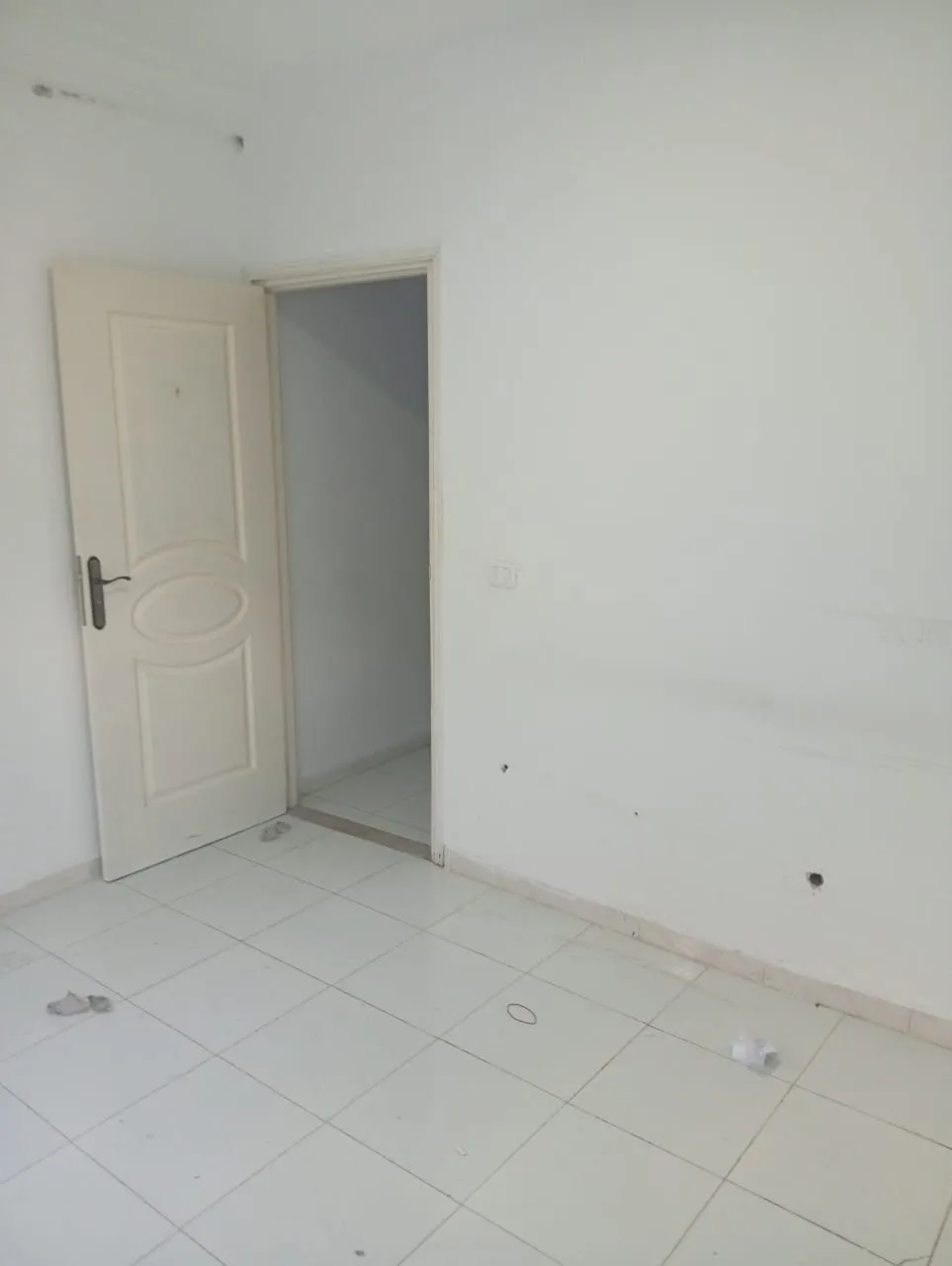 un bureau s+3 au rdc a louer situé a Manar 2 En face Colisée Soula